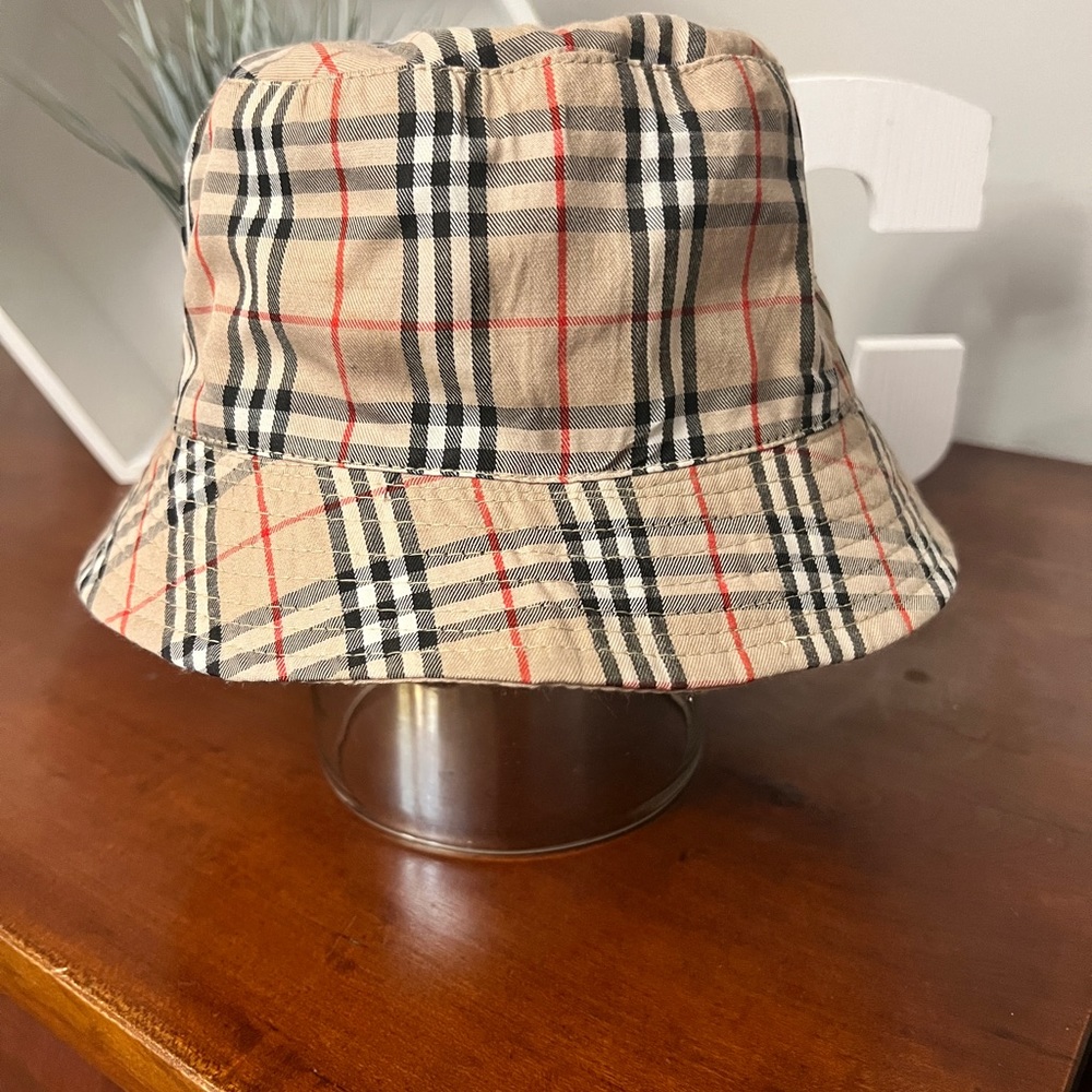☔ Burberry Reversible Bucket Hat ☔